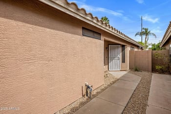 3353 Blackhawk Dr, Phoenix, AZ 85050