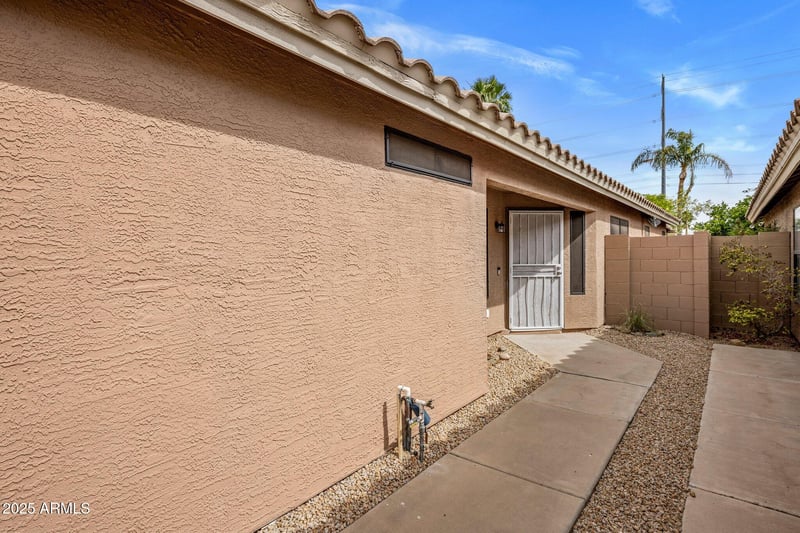 3353 Blackhawk Dr, Phoenix, AZ 85050
