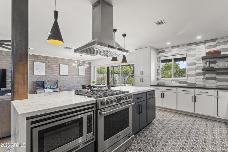3355 6th Ave, Phoenix, AZ 85013