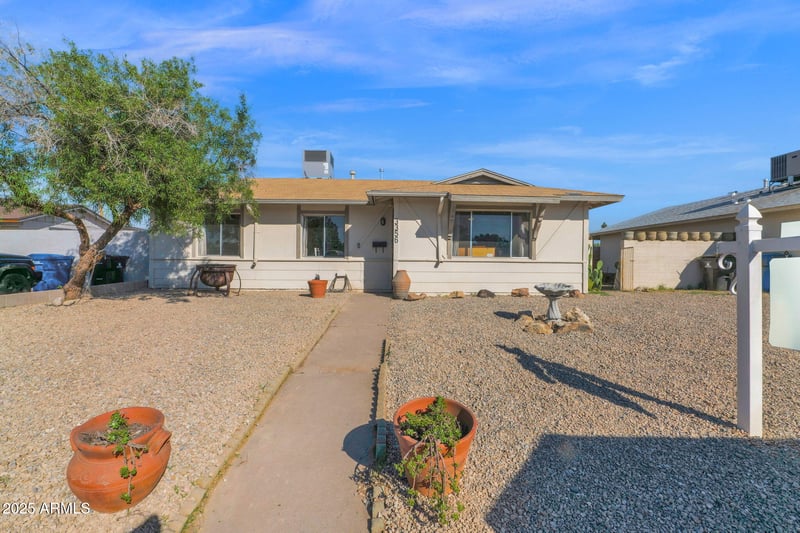 3356 Mauna Loa Ln, Phoenix, AZ 85053
