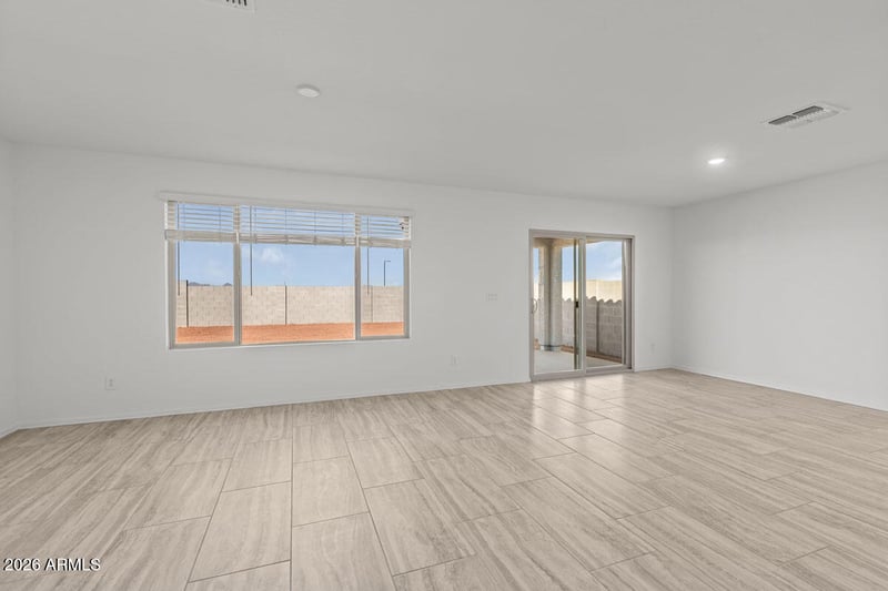 33658 Hosta Dr, San Tan Valley, AZ 85140