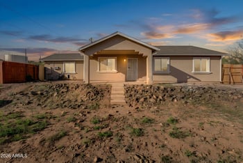33665 Incline Dr, Black Canyon City, AZ 85324