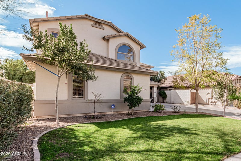 337 Clairidge Dr, San Tan Valley, AZ 85143