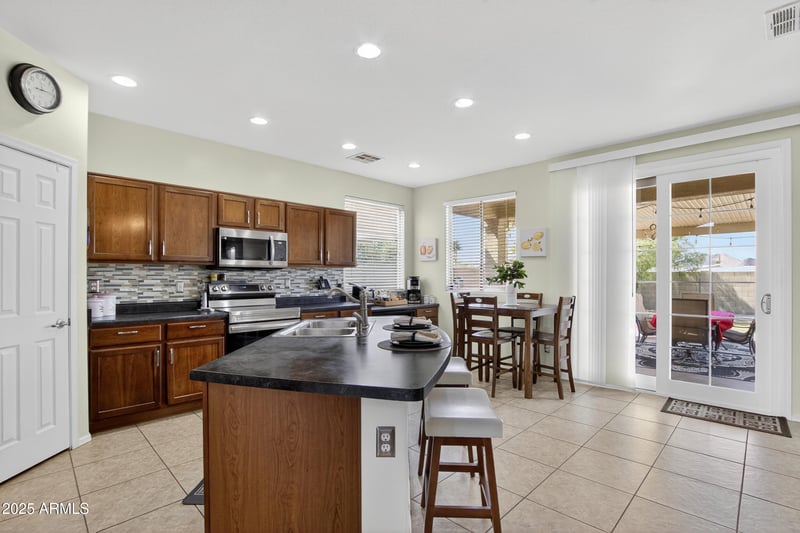 33732 Sandstone Dr, San Tan Valley, AZ 85143