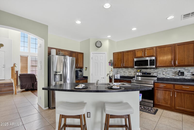33732 Sandstone Dr, San Tan Valley, AZ 85143