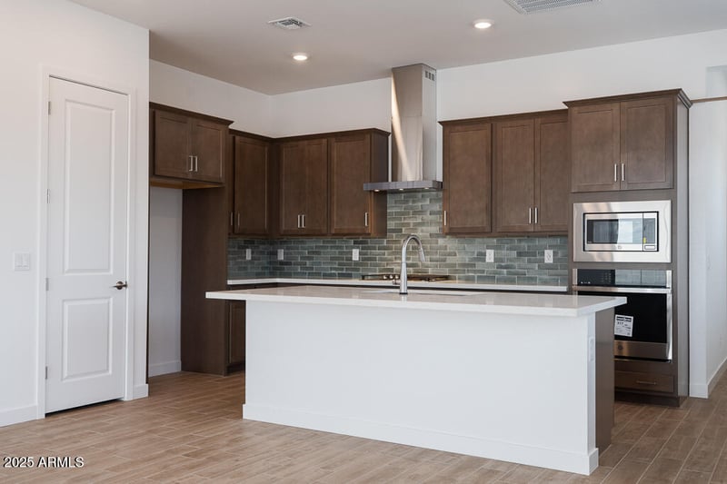 338 Las Perlas Ln, San Tan Valley, AZ 85140