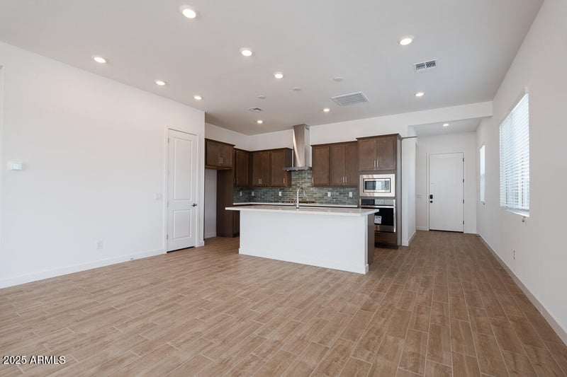 338 Las Perlas Ln, San Tan Valley, AZ 85140