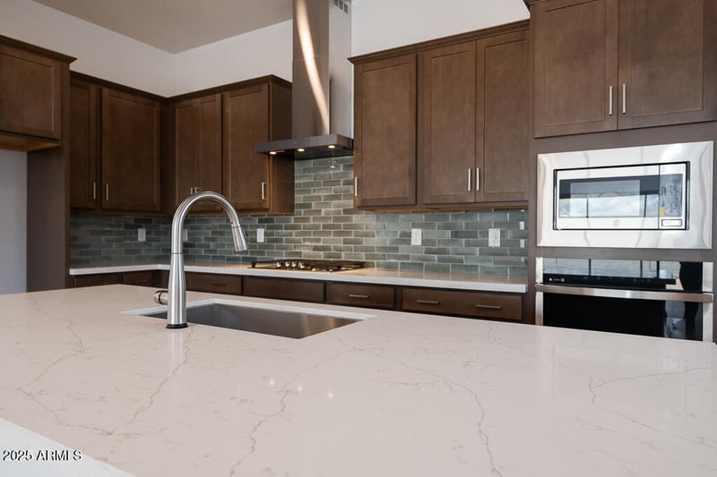 338 Las Perlas Ln, San Tan Valley, AZ 85140