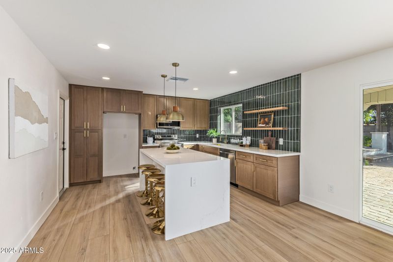 3401 E Shaw Butte Dr, Phoenix, AZ 85028