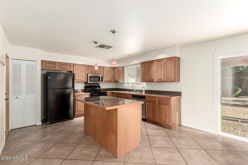 3401 Shaw Butte Dr, Phoenix, AZ 85028