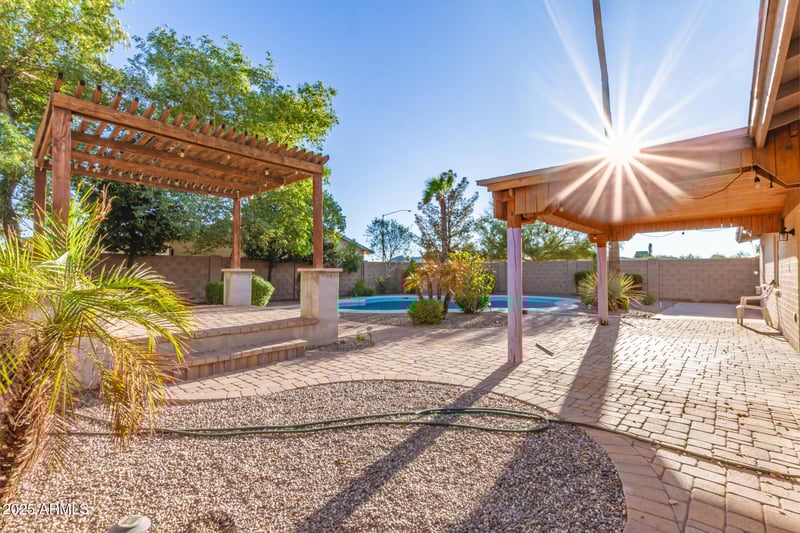 3401 Shaw Butte Dr, Phoenix, AZ 85028