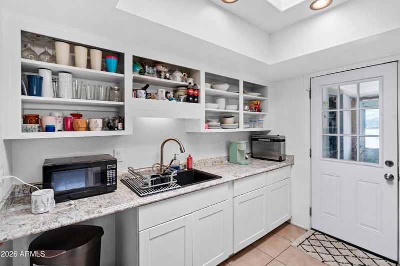 3401 W Laurel Ln, Phoenix, AZ 85029