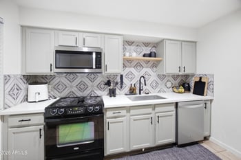 3402 N 32nd St #163, Phoenix, AZ 85018