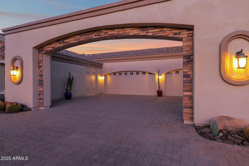 34023 2nd Ln, Phoenix, AZ 85085
