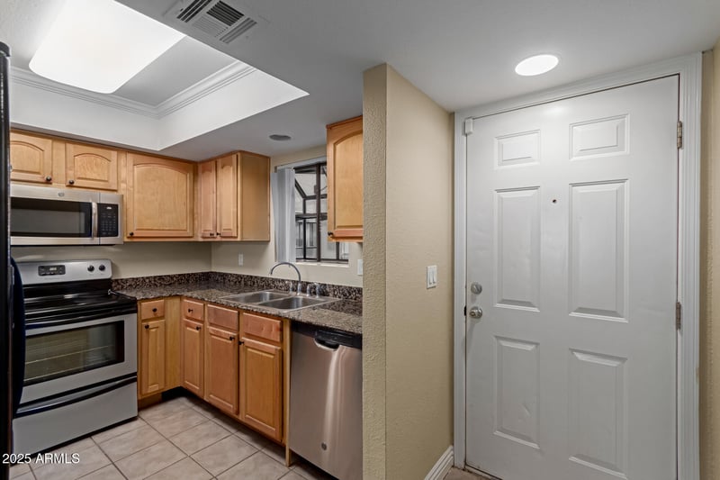 3405 Danbury Dr #D121, Phoenix, AZ 85053