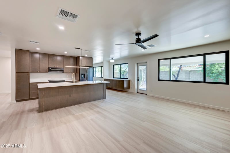 3409 Mercer Ln, Phoenix, AZ 85028
