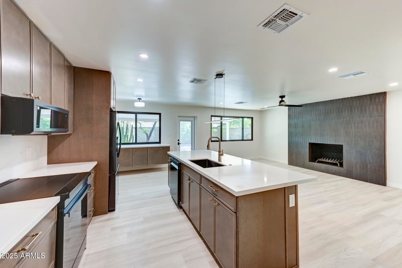 3409 Mercer Ln, Phoenix, AZ 85028