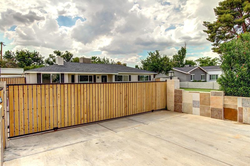 3410 N 36th St, Phoenix, AZ 85018