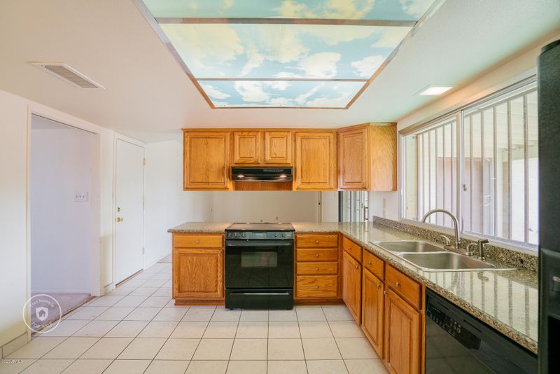 3413 W Mountain View Rd, Phoenix, AZ 85051