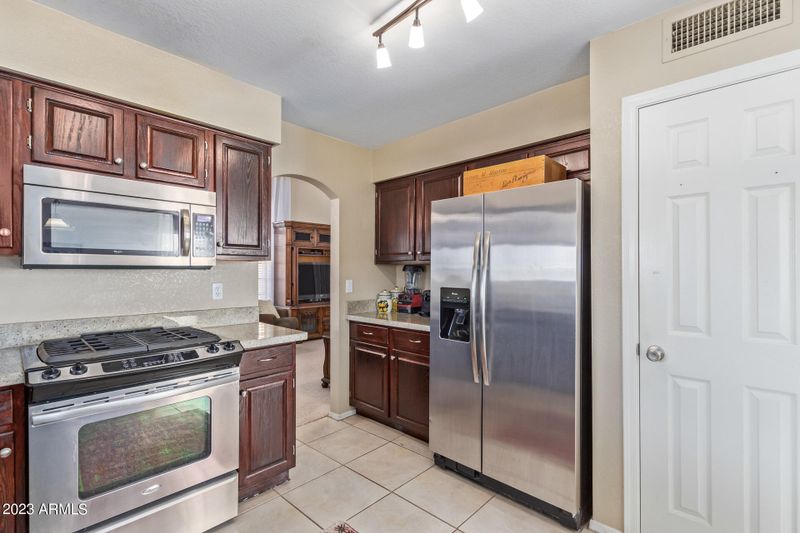 3419 E Glenhaven Dr, Phoenix, AZ 85048