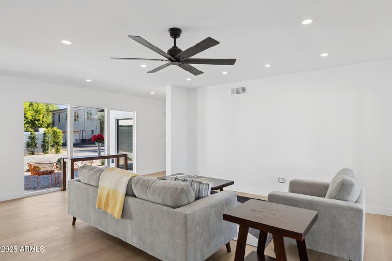342 Orangewood Ave, Phoenix, AZ 85020