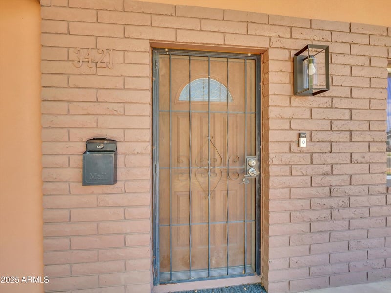 3421 Country Gables Dr, Phoenix, AZ 85053