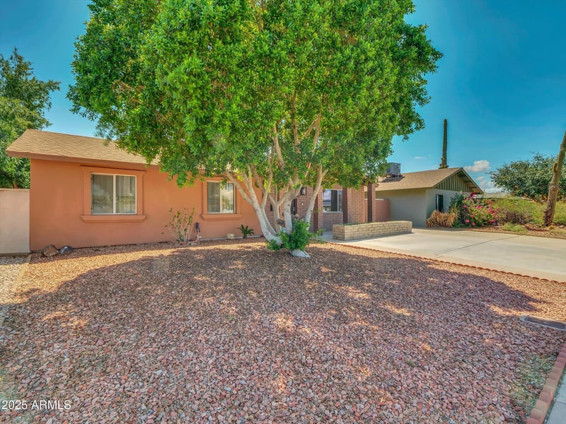 3421 Country Gables Dr, Phoenix, AZ 85053