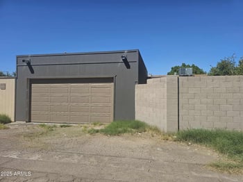 3421 Country Gables Dr, Phoenix, AZ 85053
