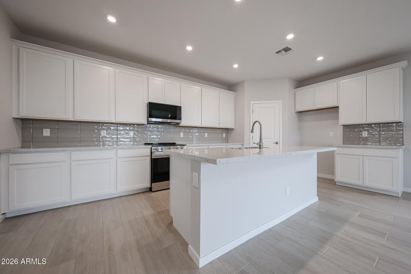 34287 N Holliday Way, San Tan Valley, AZ 85143