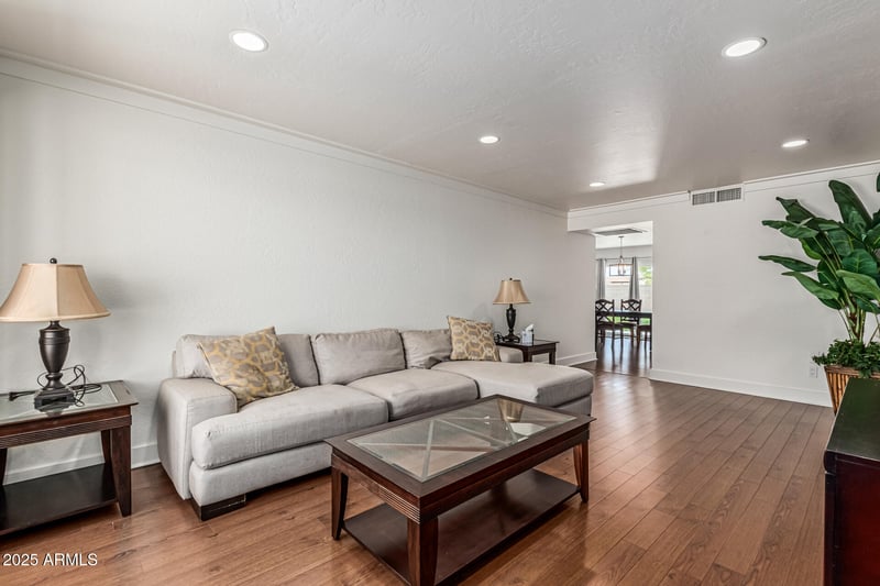 343 Santa Cruz Dr, Tempe, AZ 85282
