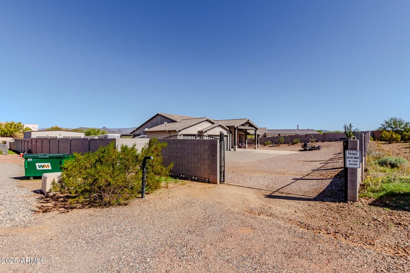 34319 7th St, Phoenix, AZ 85085