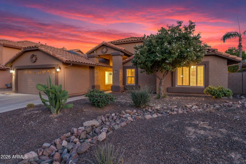 3433 E Cedarwood Ln, Phoenix, AZ 85048