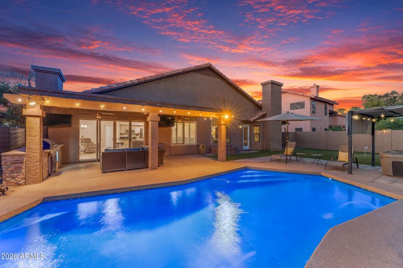 3433 E Cedarwood Ln, Phoenix, AZ 85048