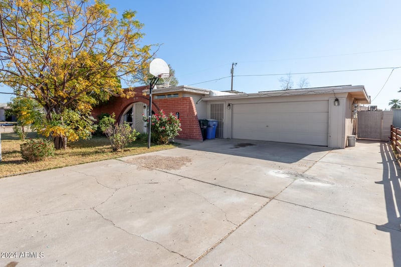 3433 Poinsettia Dr, Phoenix, AZ 85029