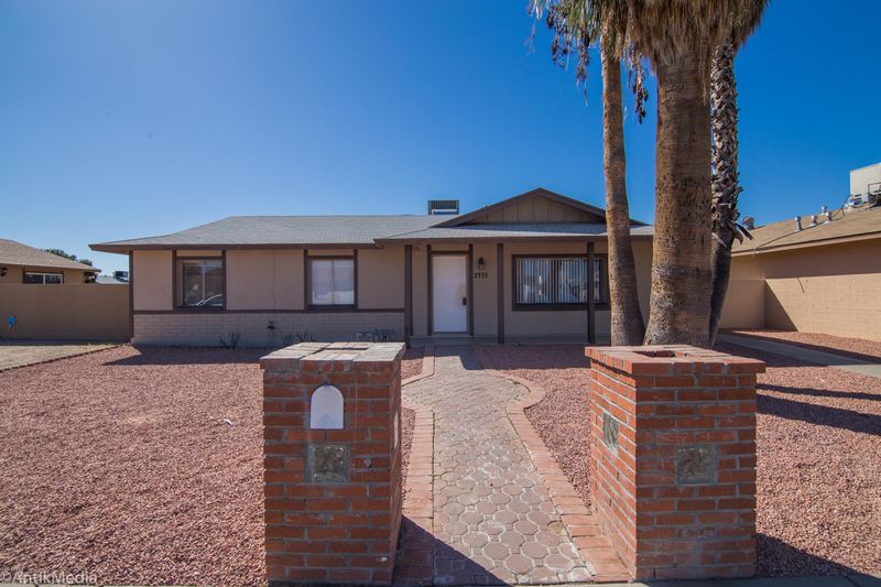 3433 W Saint Moritz Ln, Phoenix, AZ 85053