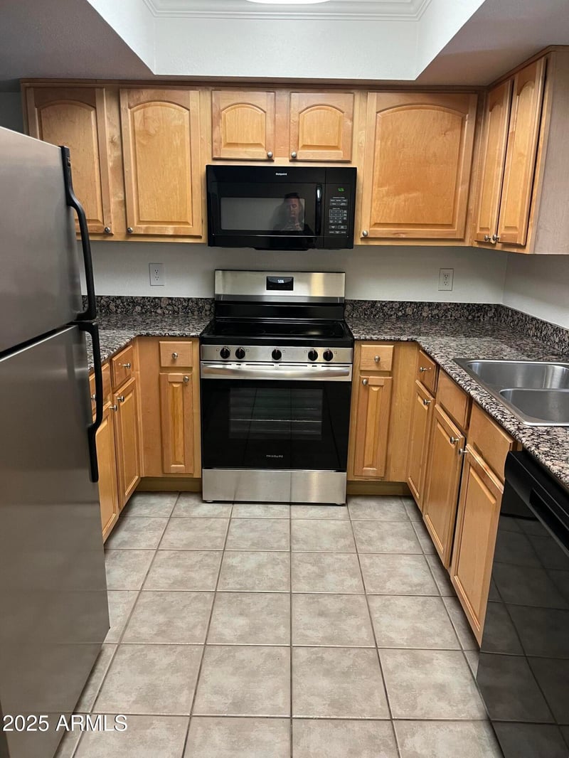 3435 Danbury Dr #B104, Phoenix, AZ 85053