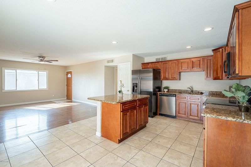 3437 W Saint Moritz Ln, Phoenix, AZ 85053