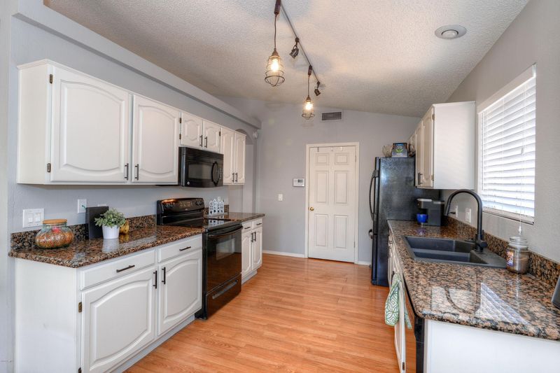3438 E Sequoia Dr, Phoenix, AZ 85050
