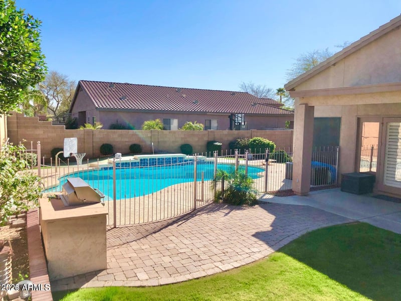 345 Date Palm Dr, Gilbert, AZ 85234
