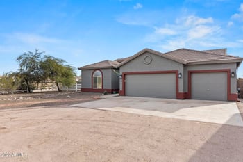 345 W Moon Dust Trl, San Tan Valley, AZ 85143
