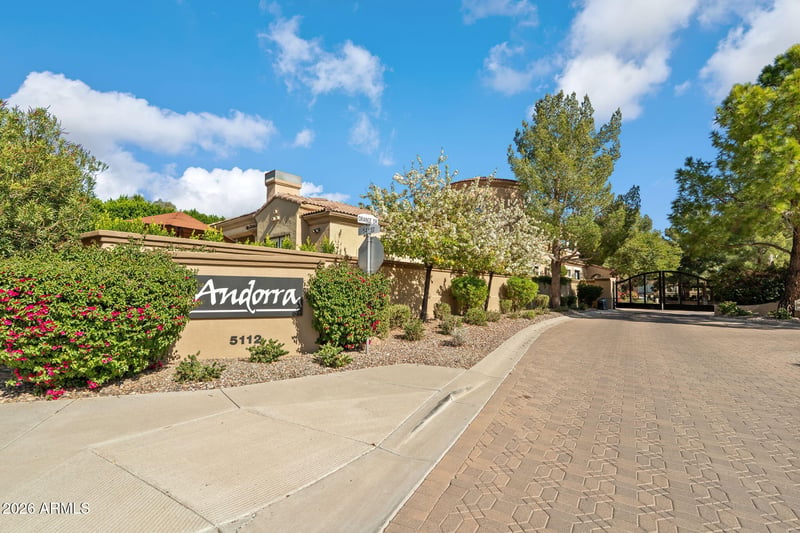 3450 E Pyrenees Ps, Phoenix, AZ 85018