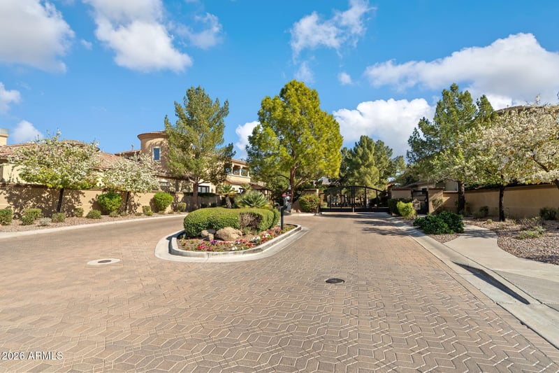 3450 E Pyrenees Ps, Phoenix, AZ 85018