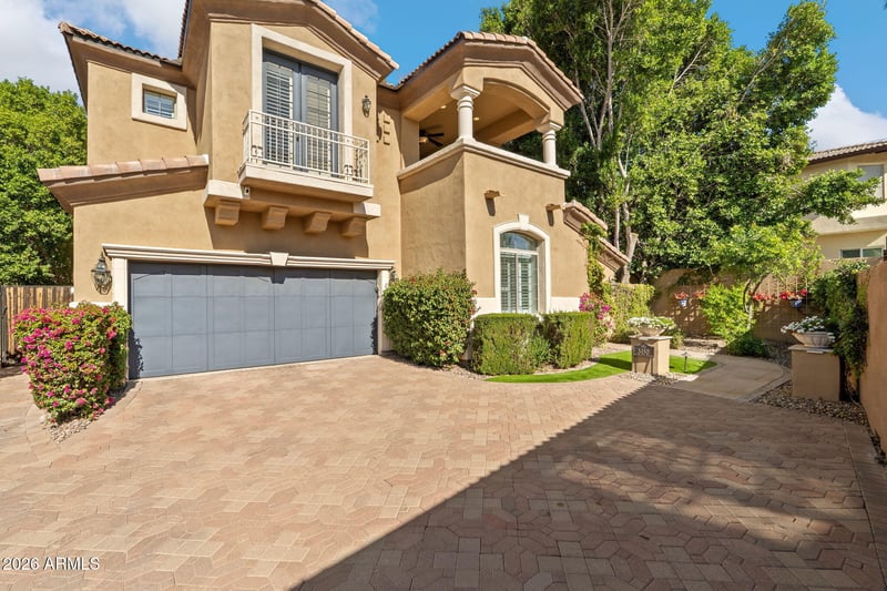 3450 E Pyrenees Ps, Phoenix, AZ 85018