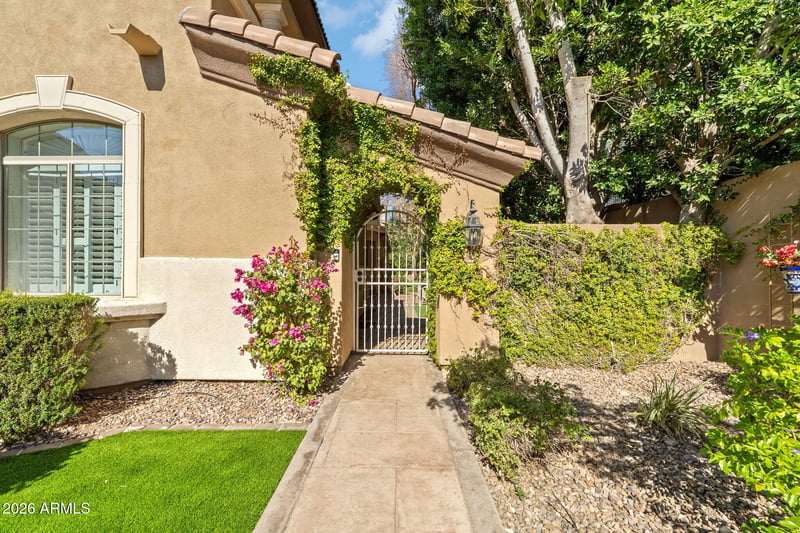 3450 E Pyrenees Ps, Phoenix, AZ 85018