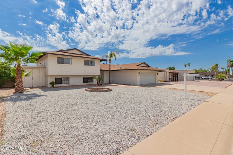3455 Gelding Dr, Phoenix, AZ 85053