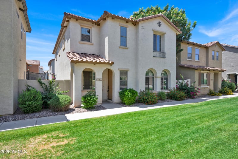 3455 Falcon Dr, Gilbert, AZ 85297