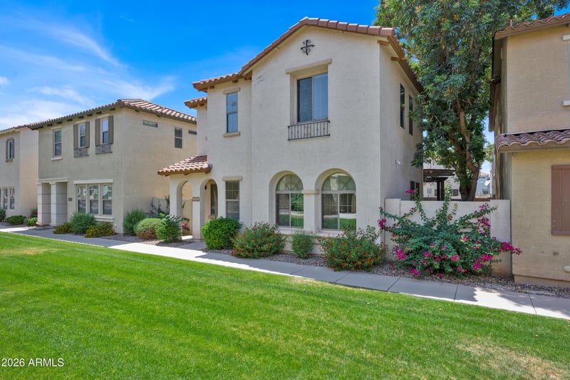 3455 Falcon Dr, Gilbert, AZ 85297