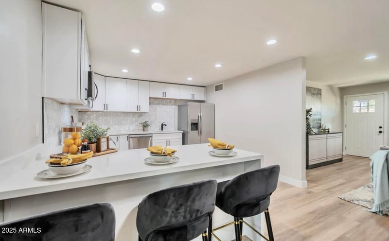 346 Broadway Ln, Tempe, AZ 85282