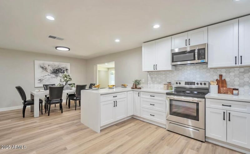 346 Broadway Ln, Tempe, AZ 85282