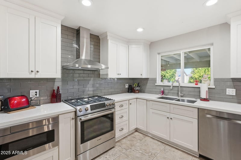 3470 Paradise Dr, Phoenix, AZ 85028